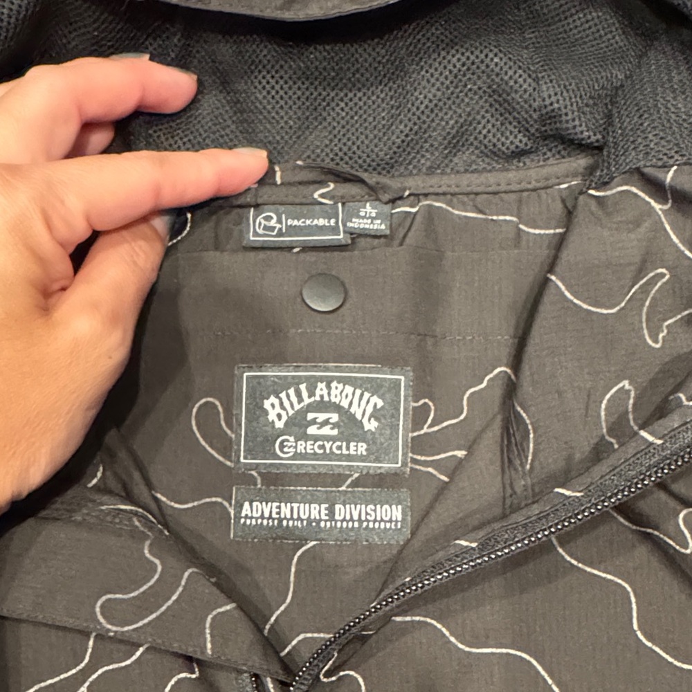 Billabong Black Patterned Windbreaker - image 2